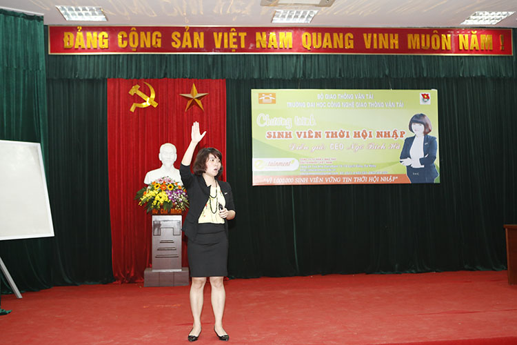 Sinh viên UTT tưng bừng buổi tọa đàm Sinh viên thời hội nhập