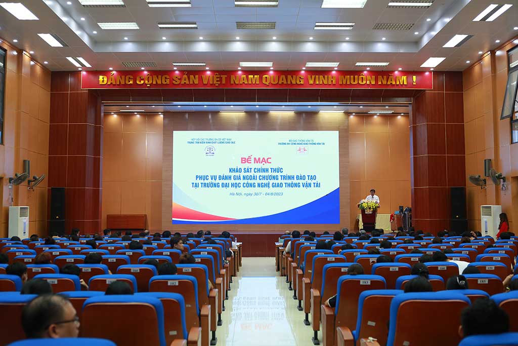 Bế mạc đợt Khảo sát chính thức phục vụ đánh giá ngoài chương trình đào tạo tại Trường Đại học Công nghệ GTVT