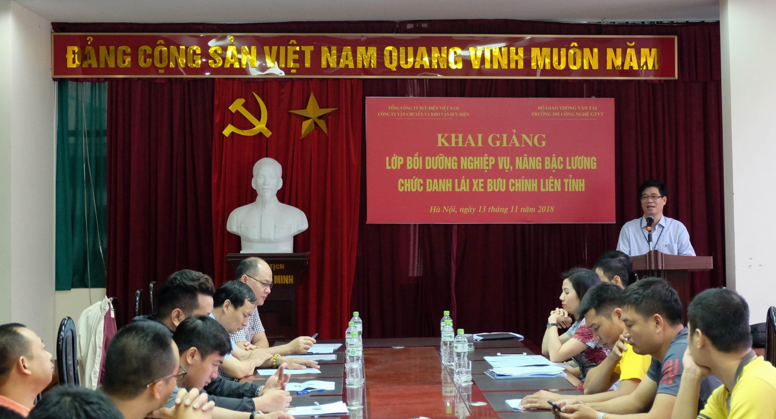 Khai giảng lớp Bồi dưỡng nghiệp vụ, nâng bậc lương chức danh công nhân lái xe bưu chính liên tỉnh