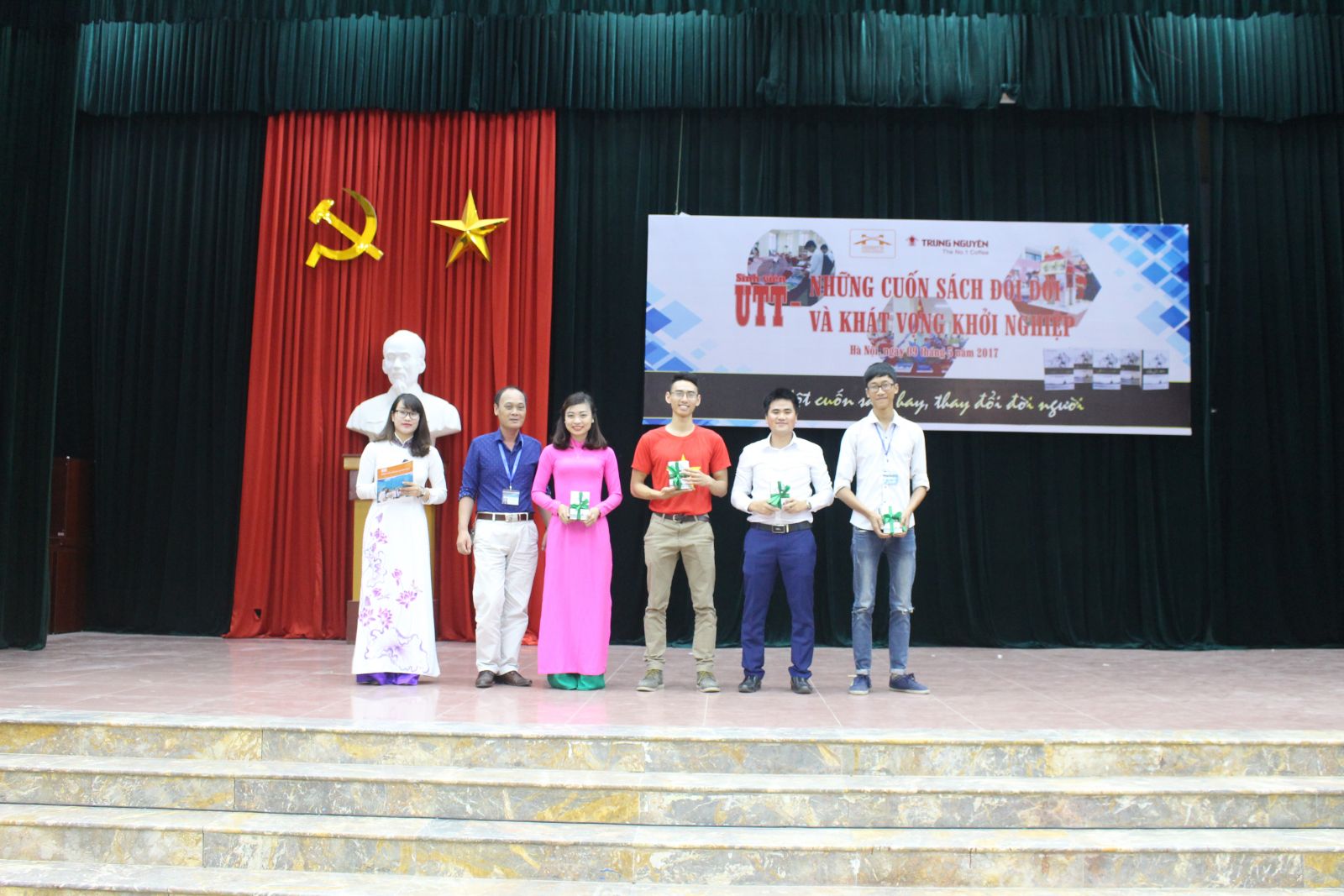 UTT - Những cuốn sách đổi đời và khát vọng khởi nghiệp