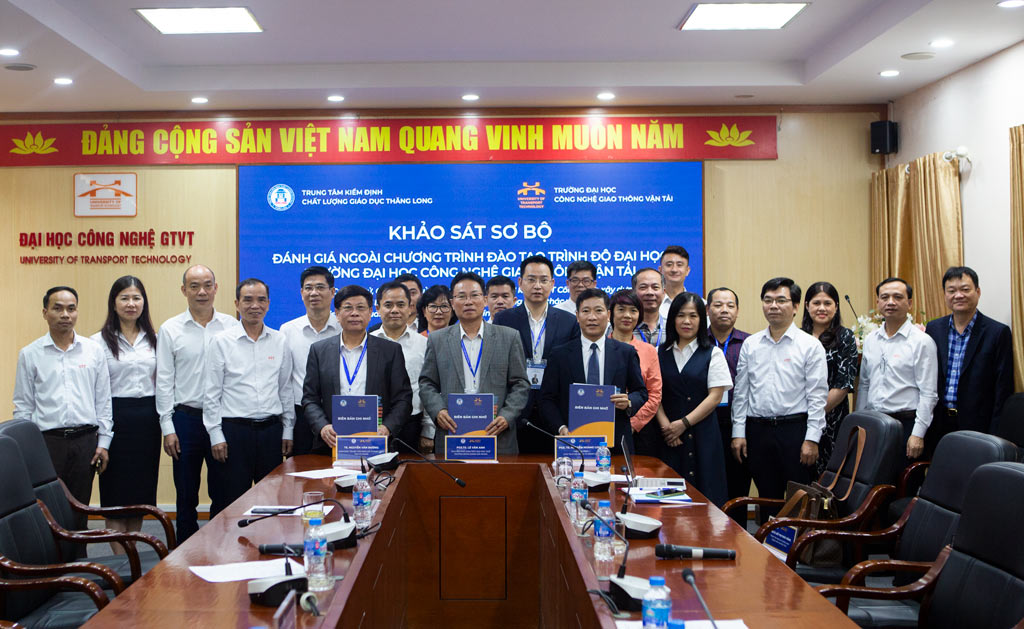 Khảo sát sơ bộ đánh giá ngoài CTĐT trình độ Đại học tại Trường ĐH Công nghệ GTVT