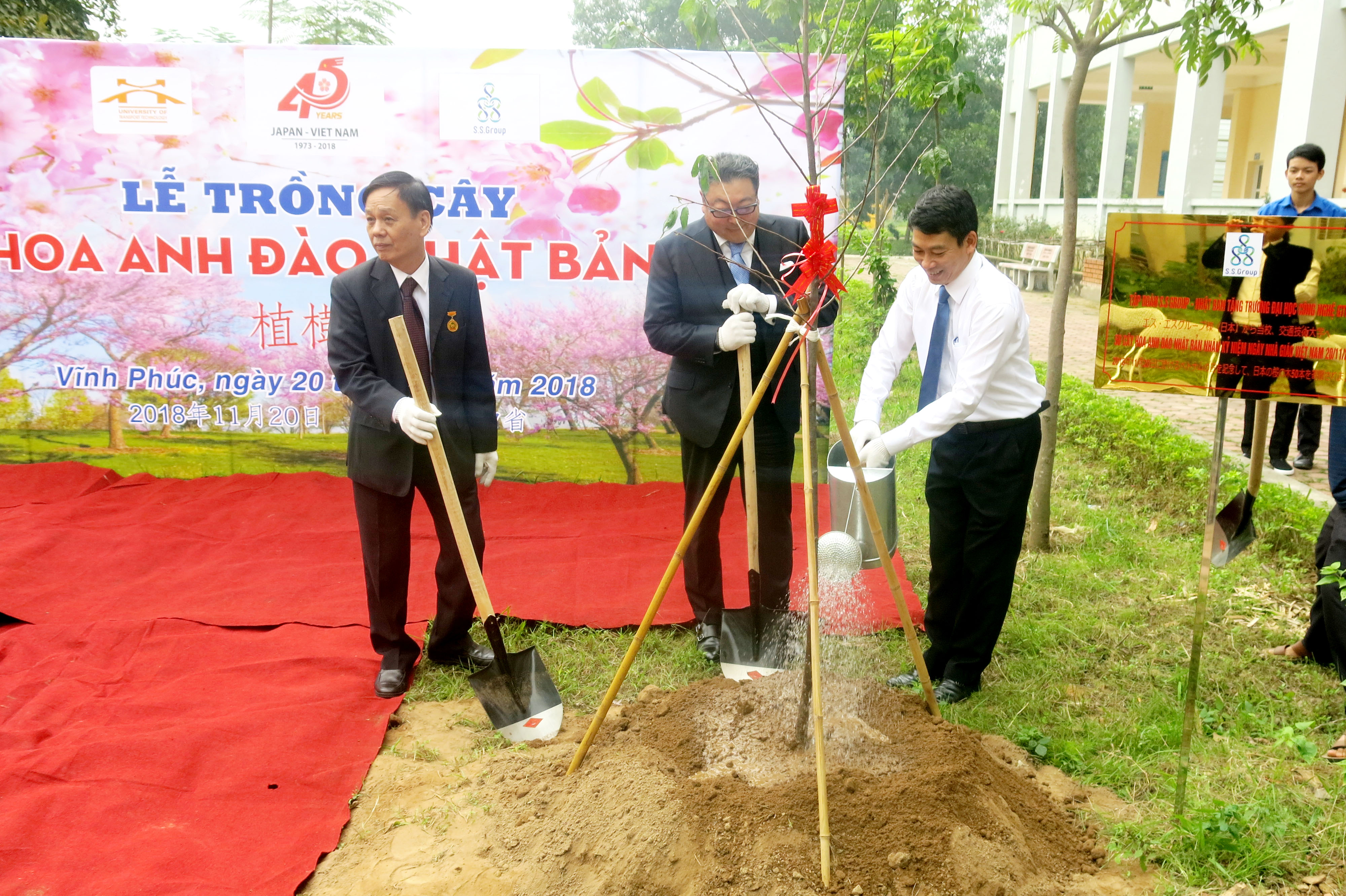 Lễ trồng cây hoa Anh đào Nhật Bản