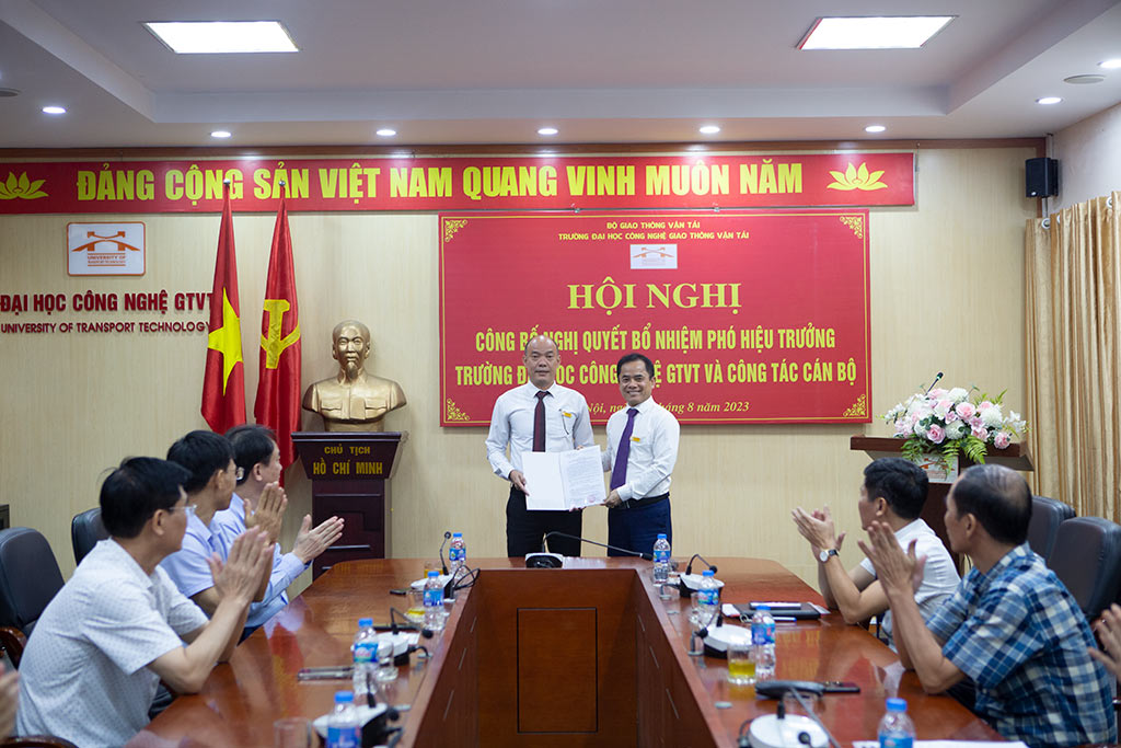 Hội nghị công bố Nghị quyết bổ nhiệm Phó Hiệu trưởng Trường ĐH Công nghệ GTVT và công tác cán bộ