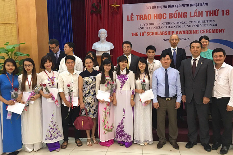 3 sinh viên xuất sắc UTT nhận học bổng FUYO lần thứ 19